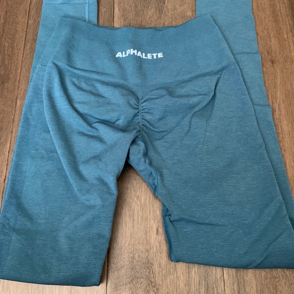 Alphalete Amplify Legging in Rainfall - Picture 2 of 4